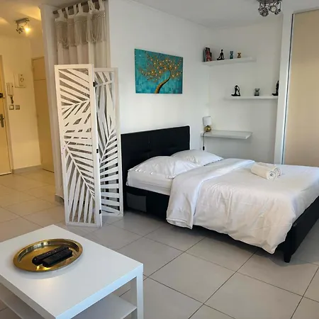 B075-studio Agreable Centre شقة *